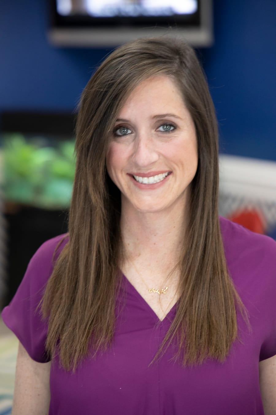 Dra. Anne-Ashley Compton, odontólogo pediátrica certificada en Kids Dentist de Grayslake, Illinois