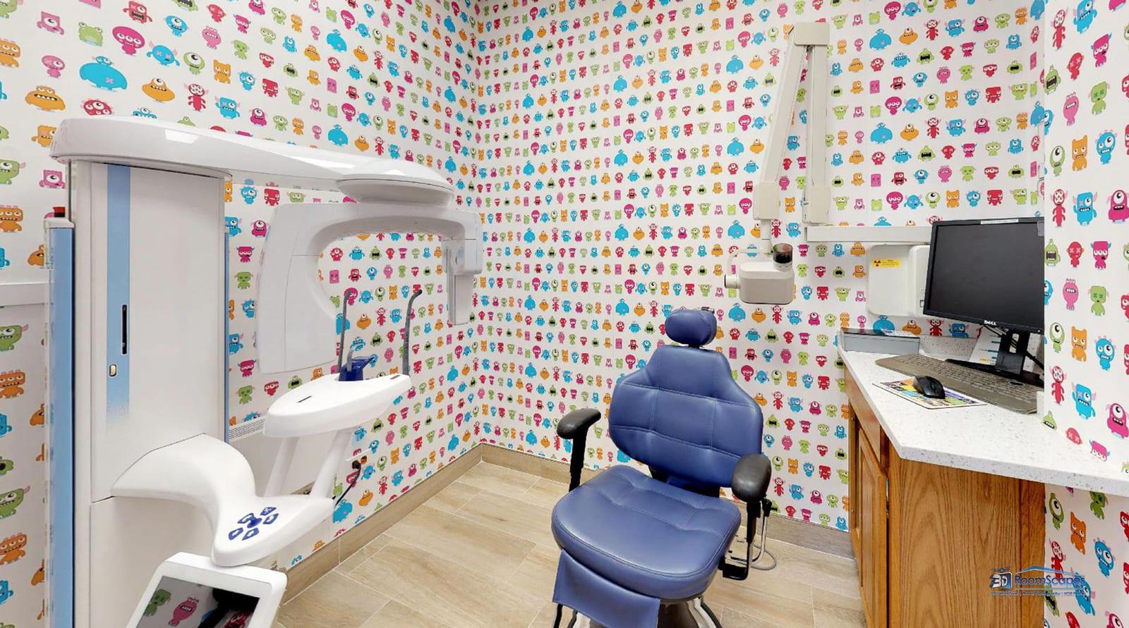 Suite de tecnología de radiografías digitales e imágenes en el consultorio dental pediátrico Kids Dentist Grayslake